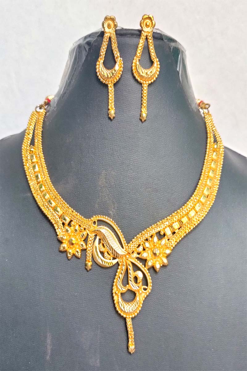 Marvellous Rawa Work Gold Pendant and Earrings Set